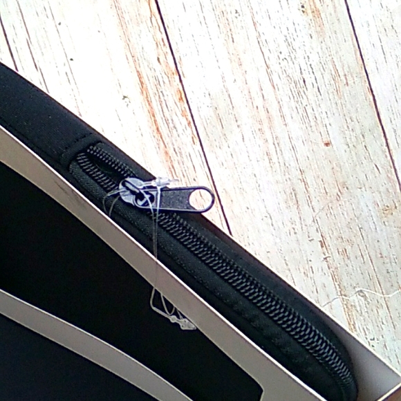 BYTECH Universal Tablet zipper Case fits 10 / 11in Tablets - Picture 3 of 3